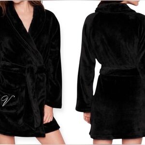 2X HP. VICTORIA’S SECRET Women’s Short Black Plush V Pocket Logo Robe Sz XS/S